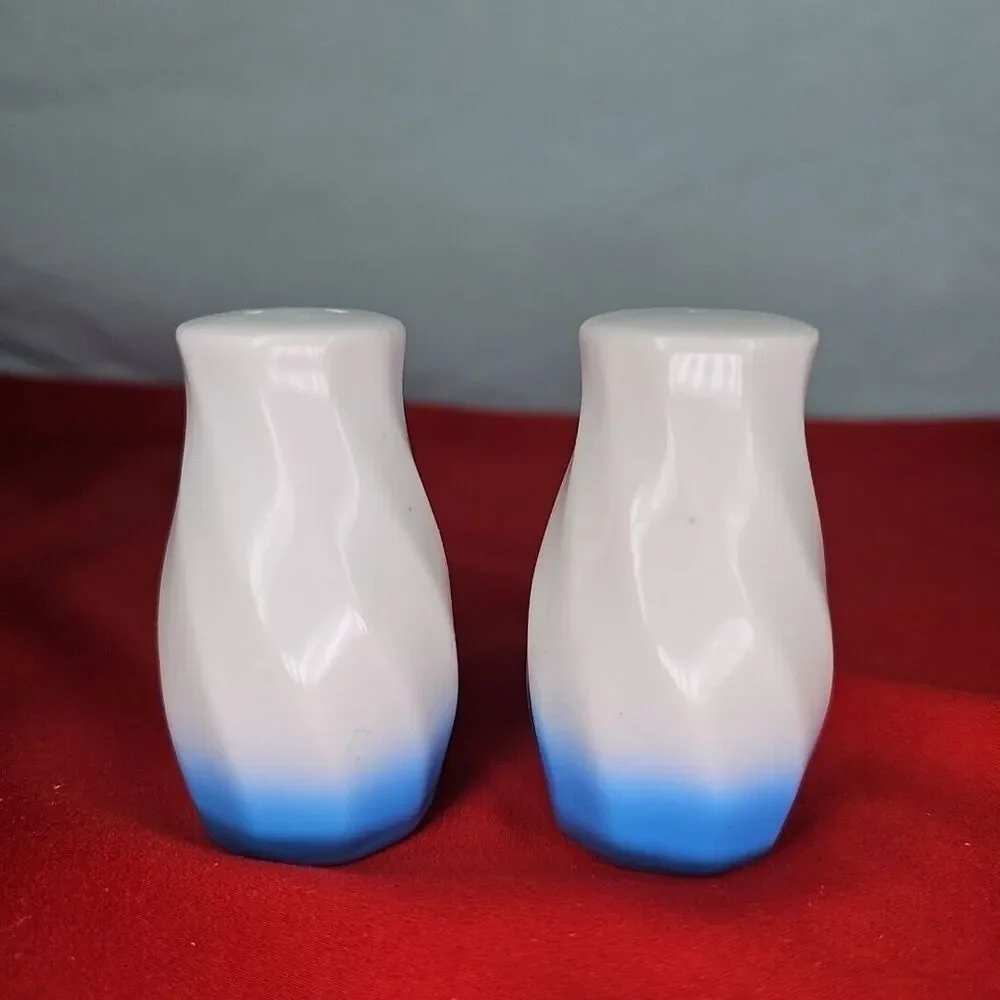 Los Angeles Salt and Pepper Shakers Souvenir Japan VTG California White Blue